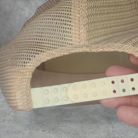 Vintage 90s 'Sand's Las Vegas Hotel' tan trucker hat - Picture 2 of 3